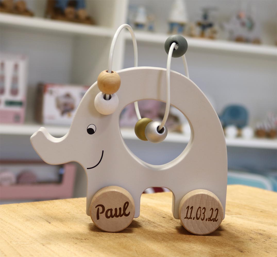Spielzeug Elefant mit Abakus aus Holz personalisiert mit Name und Datum Baby Geschenk mit Gravur