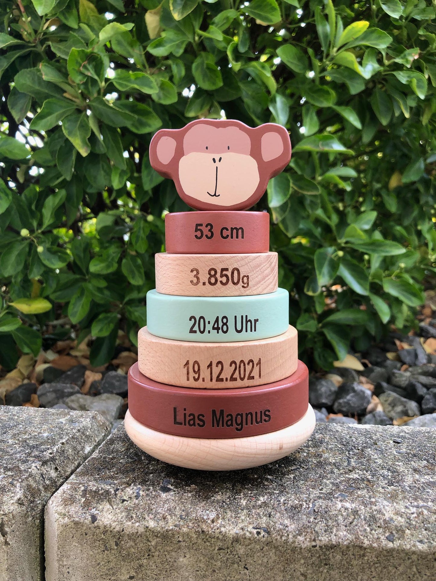 Personalisierter Stapelturm aus Holz von Trixie mit Namen und Geburtsdaten graviert Geburtsgeschenk AFFE