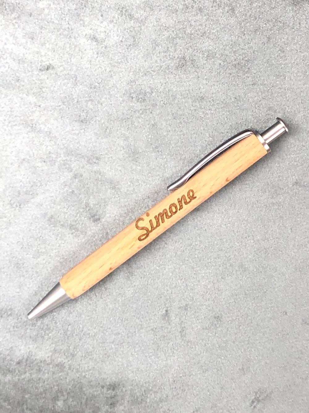 Holzkugelschreiber mit Gravur aus Buchenholz mit Metallclip Ihr Name oder Text graviert als Geschenk Kugelschreiber
