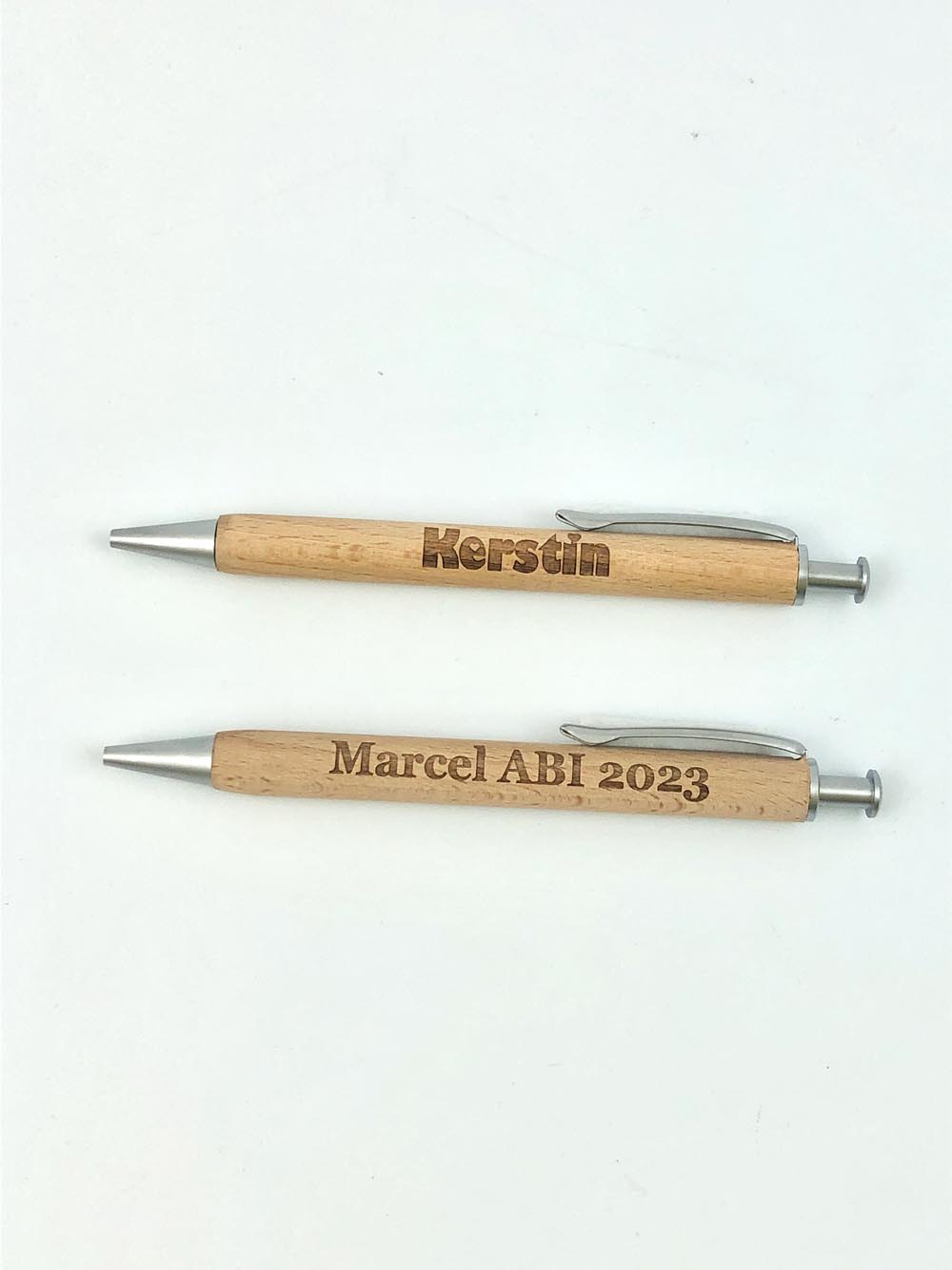 Holzkugelschreiber mit Gravur aus Buchenholz mit Metallclip Ihr Name oder Text graviert als Geschenk Kugelschreiber