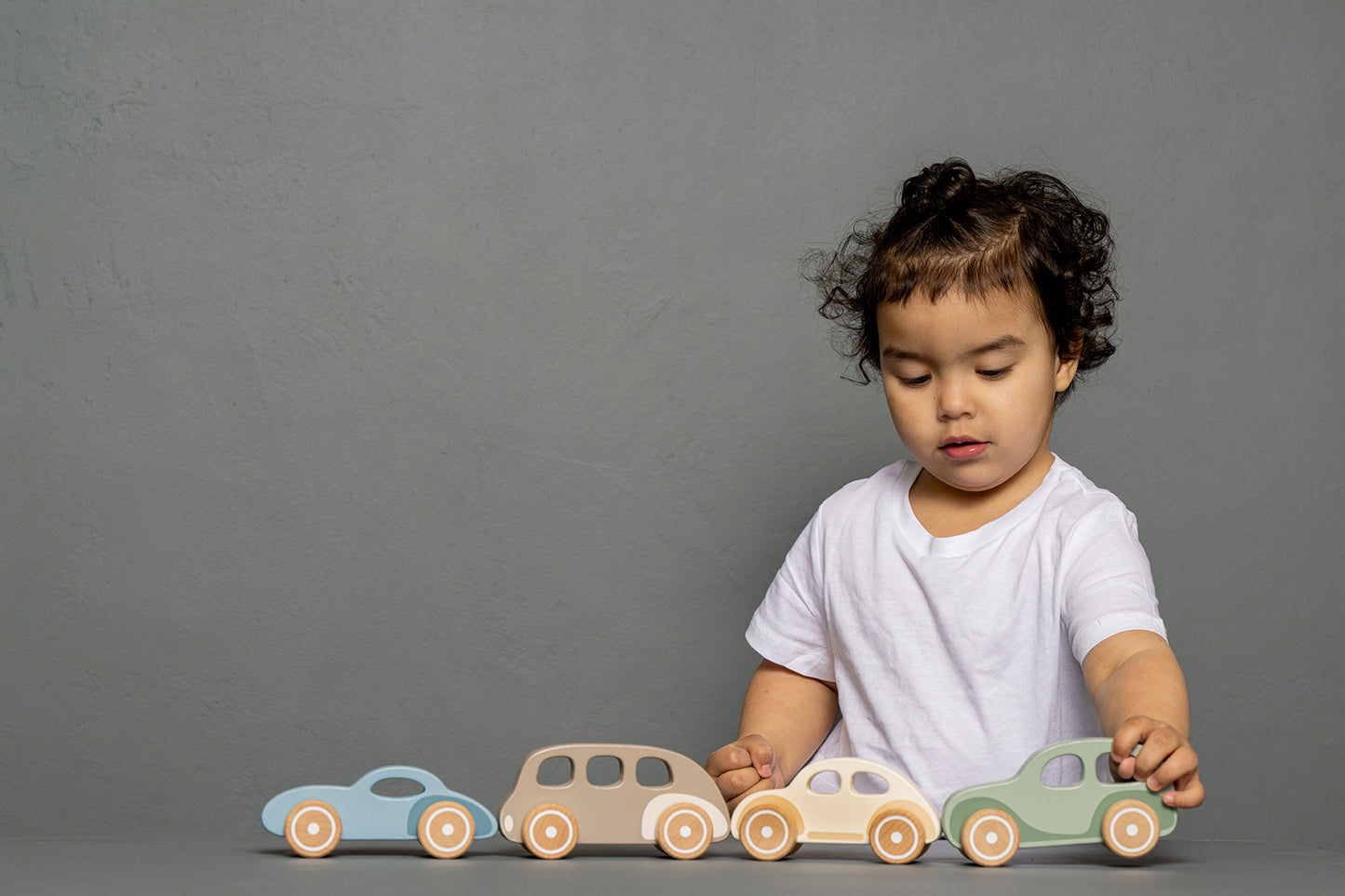 Spielzeug Auto aus Holz Retro Car personalisiert mit Name Baby Geschenk mit Gravur braun