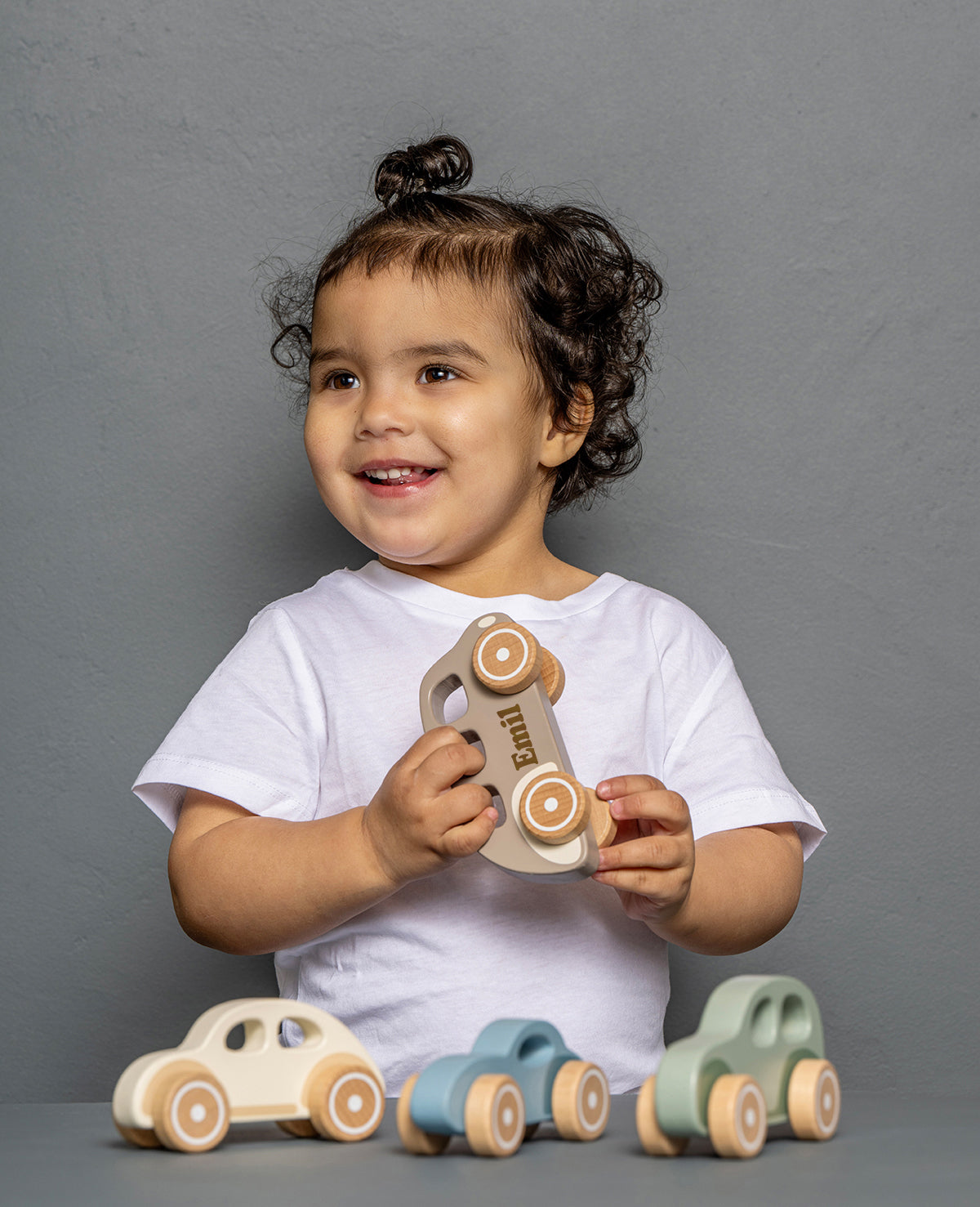 Spielzeug Auto aus Holz Retro Car personalisiert mit Name Baby Geschenk mit Gravur grün