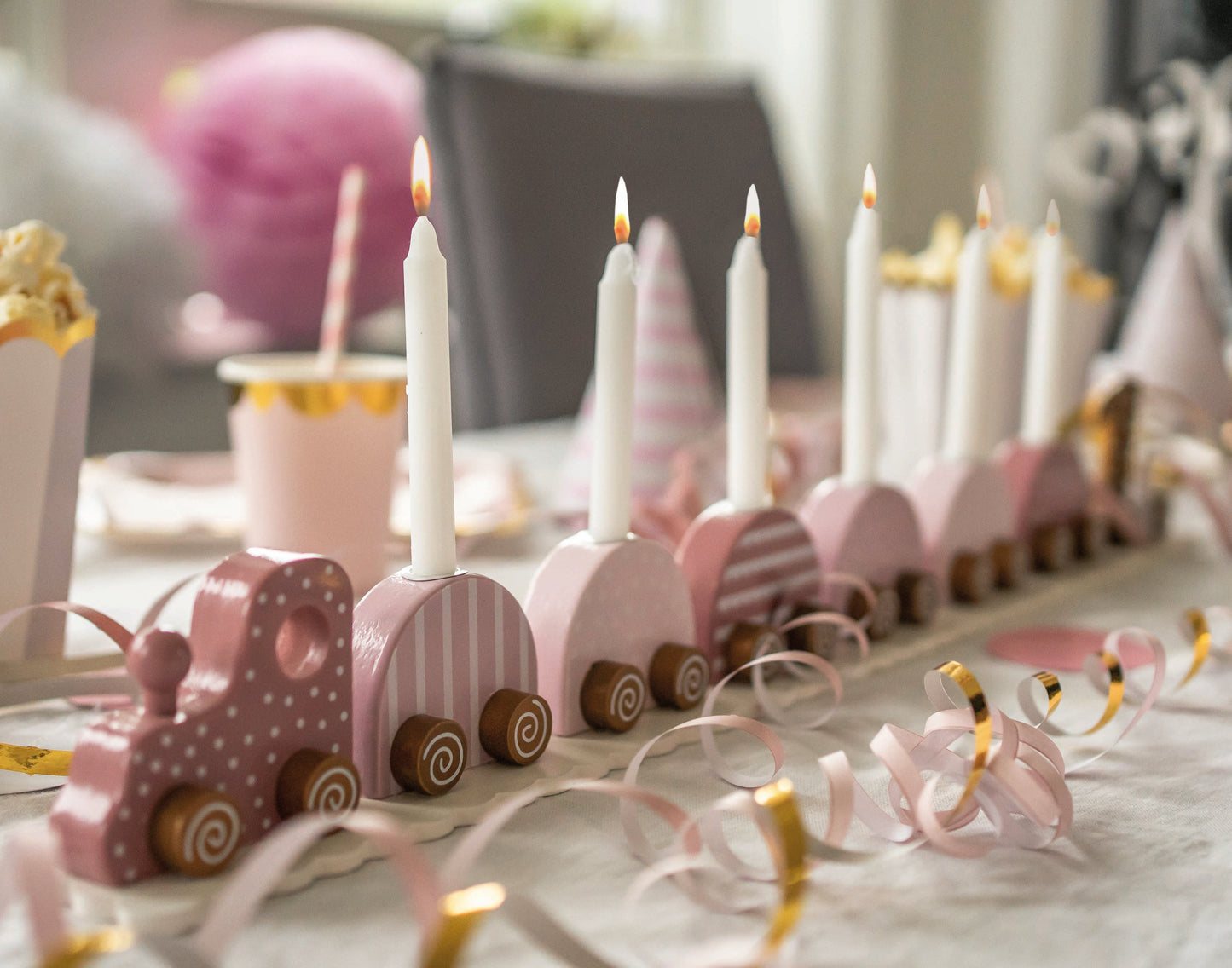Geburtstagszug Kerzenhalter aus Holz pink personalisiert mit Name und Geburtsdaten Baby Geschenk mit Gravur