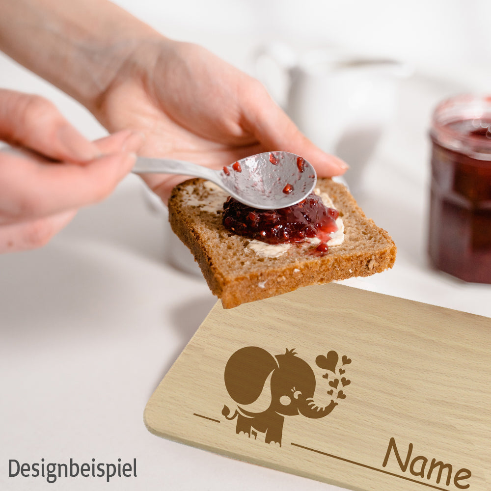 Personalisiertes Frühstücksbrettchen aus Holz mit Motiv und Name graviert Motiv Bär