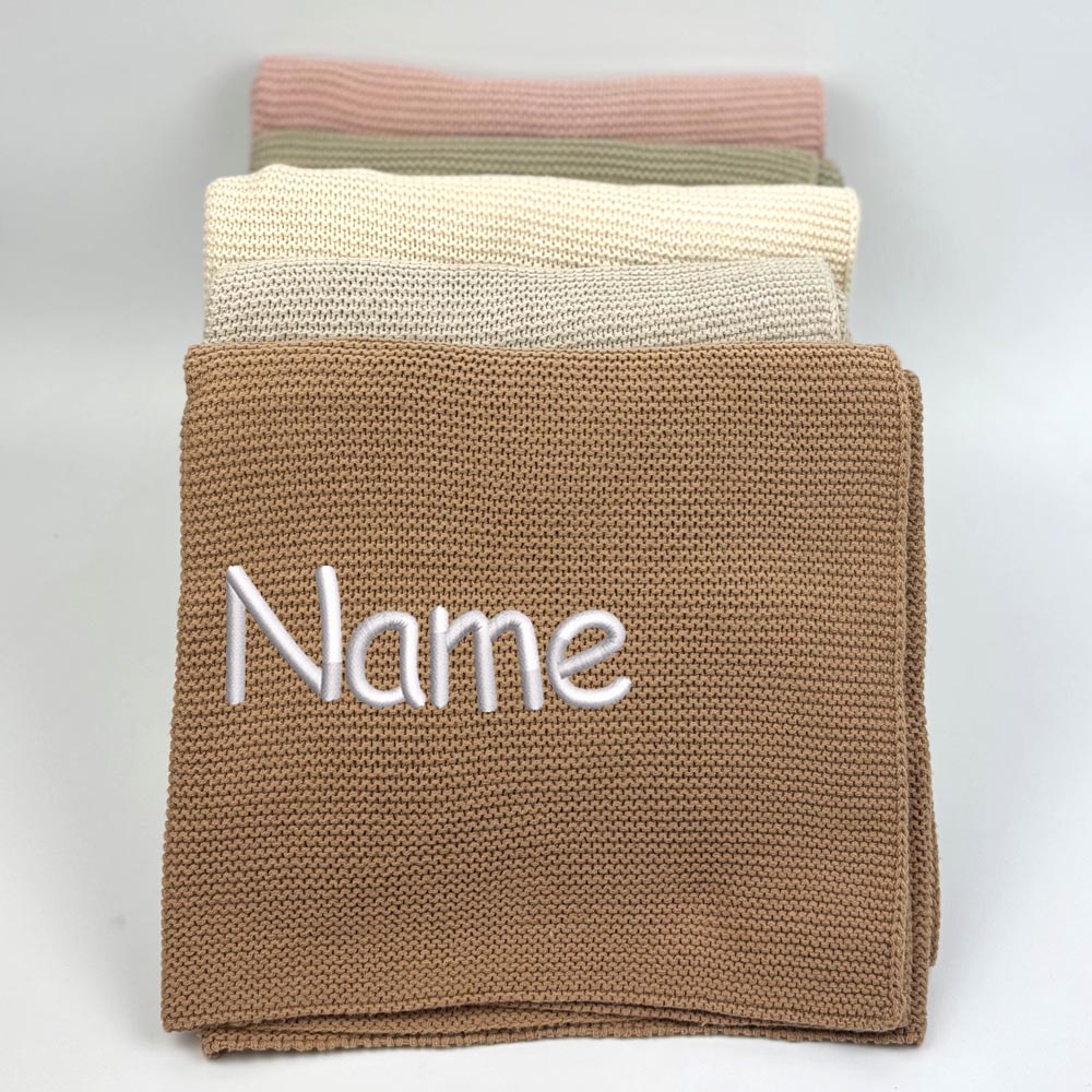 Personalisierte Strickdecke für Babys, mit Wunschname Bestickt, Kuscheldecke 75x100 cm verschiedene Farben