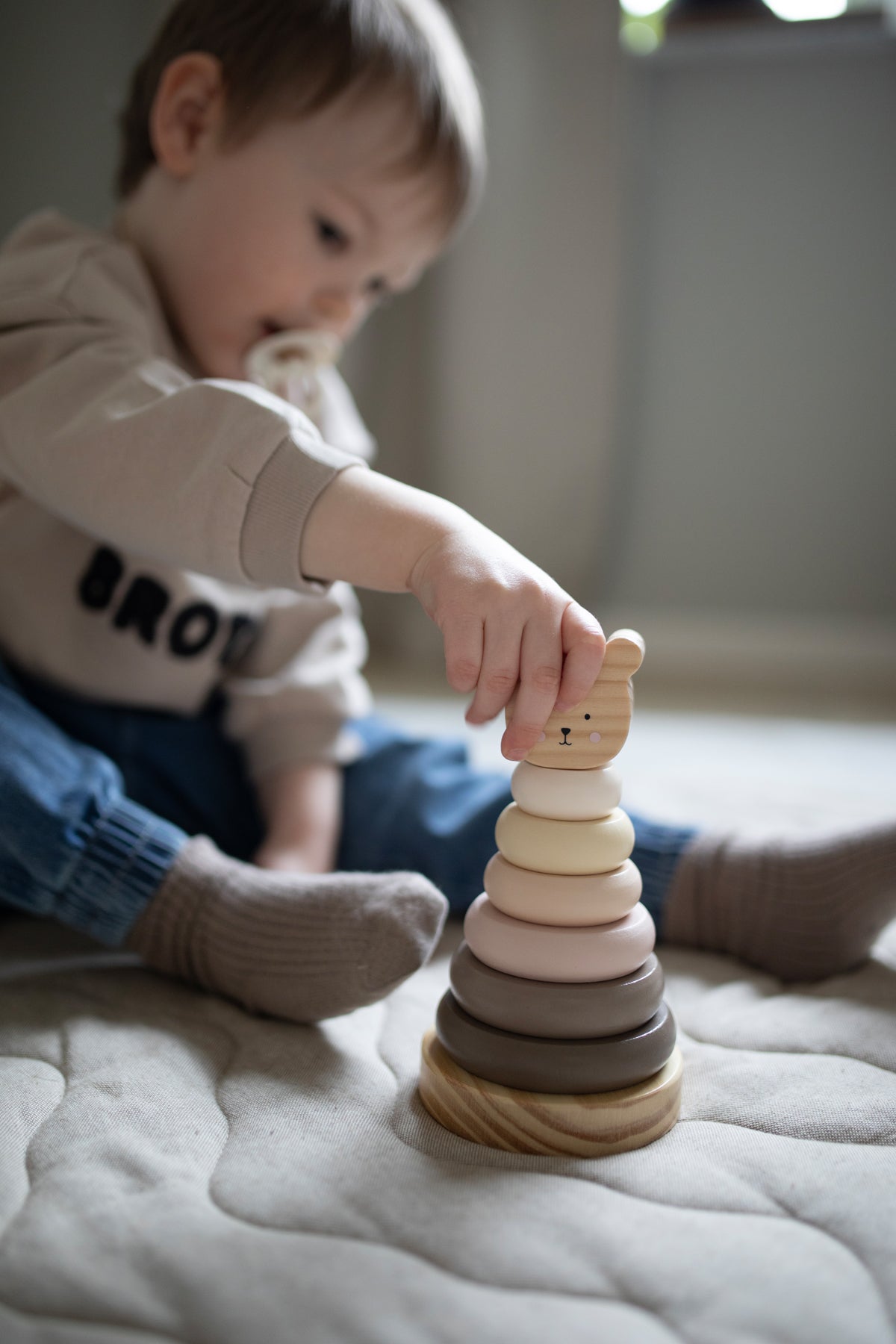 Stapelturm aus Holz personalisiert mit Name und Geburtsdaten Baby Geschenk Steckspiel Stapelringe graviert Bär Natur