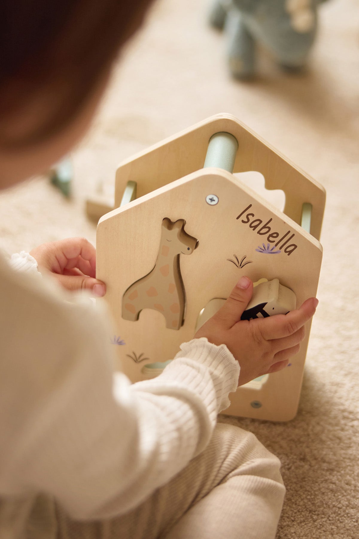 Holz Steckbox mit Safari Tieren, personalisiert mit Namen, Sortierspielzeug für Kinder ab 18 Monaten