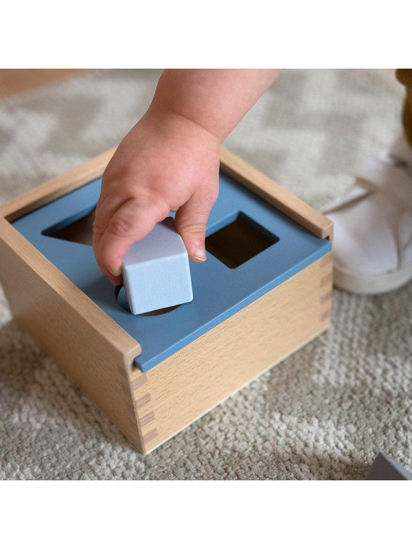 Formenspiel Sortierbox aus Holz blau personalisiert mit Name und Datum Baby Geschenk mit Gravur