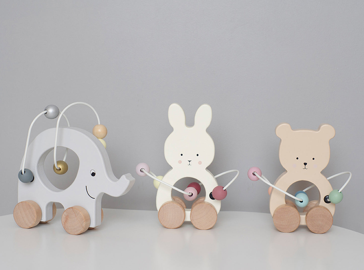 Spielzeug Elefant mit Abakus aus Holz personalisiert mit Name und Datum Baby Geschenk mit Gravur