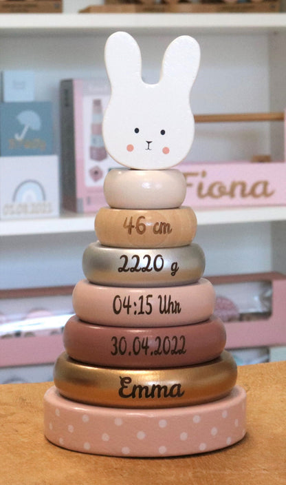 Stapelturm aus Holz Hase personalisiert mit Name und Geburtsdaten Baby Geschenk mit Gravur
