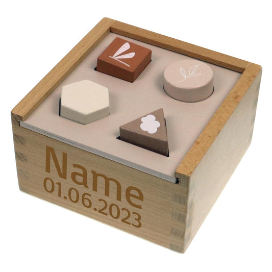 Formenspiel Sortierbox aus Holz beige personalisiert mit Name und Datum Baby Geschenk mit Gravur