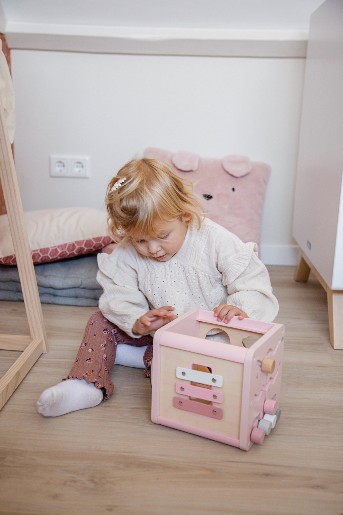 Motorikwürfel aus Holz Aktivitätswürfel für Babys, personalisiert mit Namen, ab 18 Monaten Pink