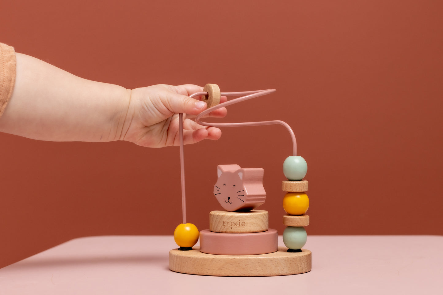 Trixie Motorikschleife aus Holz PERSONALISIERT Mini Steckspiel mit Namen graviert Geschenk zur Geburt - Katze