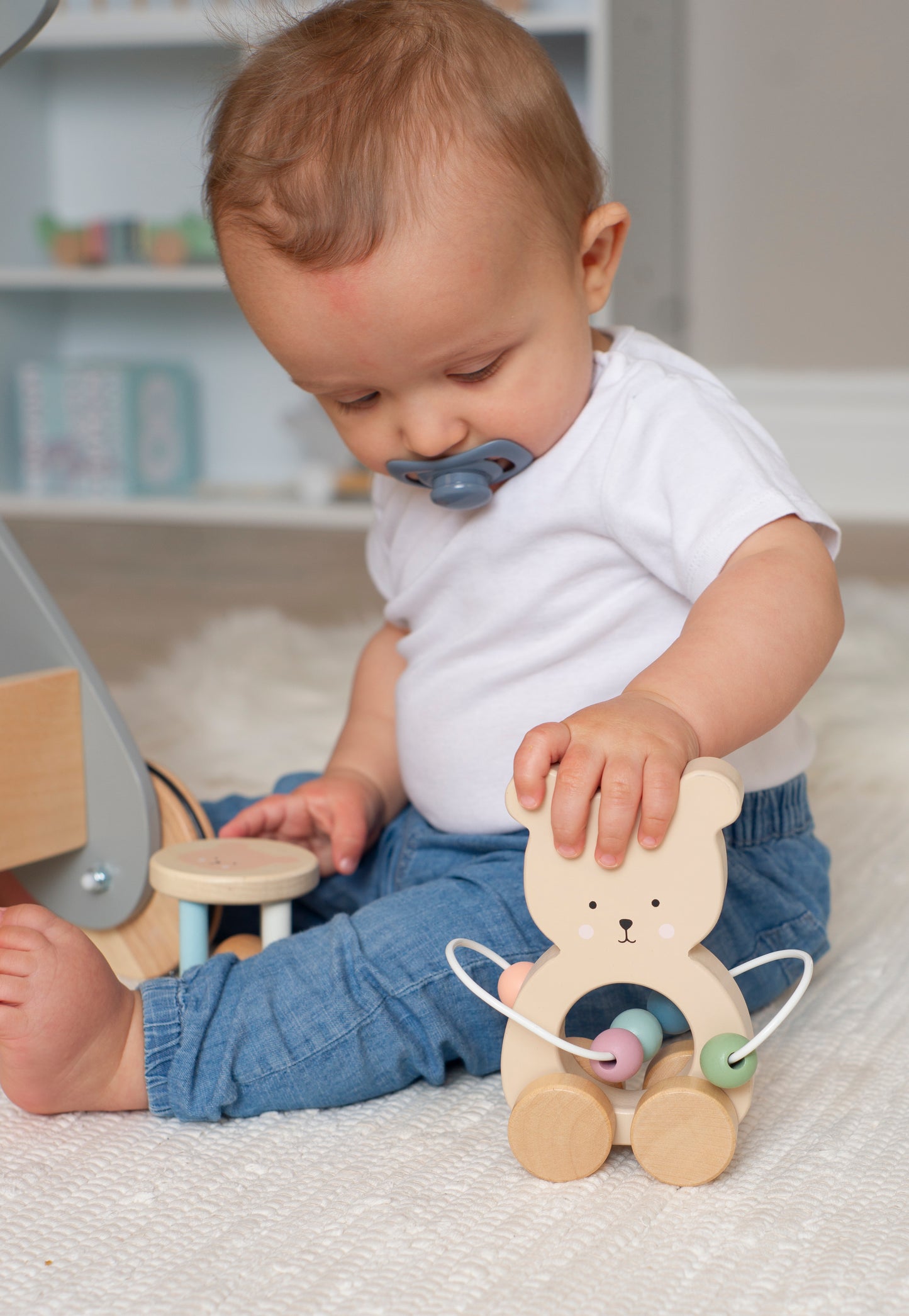 Spielzeug Teddy mit Abakus aus Holz personalisiert mit Name und Datum Baby Geschenk mit Gravur