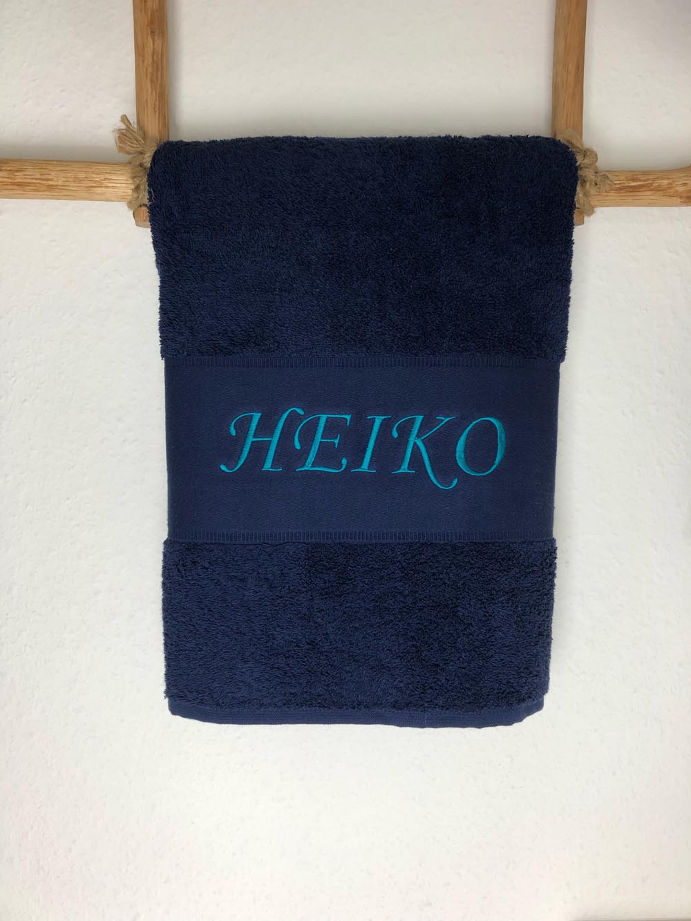 Handtuch Badetuch Badehandtuch aus 100% Baumwolle mit Namen personalisiert Bestickt Dunkelblau