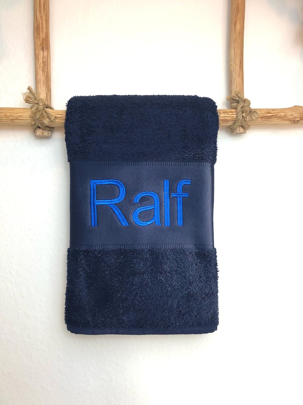 Handtuch Badetuch Badehandtuch aus 100% Baumwolle mit Namen personalisiert Bestickt Dunkelblau
