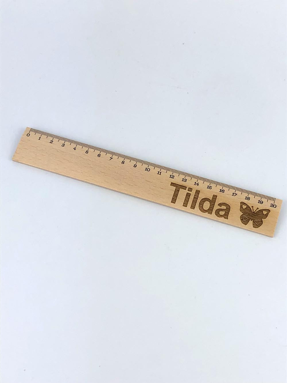 Personalisiertes Lineal zur Einschulung mit Name & Motiv graviert - 20cm Holzlineal Geschenk für Schulanfänger Schmetterling