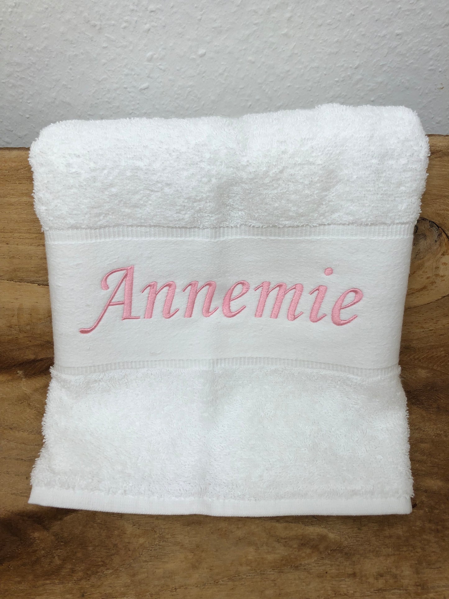 Handtuch Badetuch Badehandtuch aus 100% Baumwolle mit Namen personalisiert Bestickt Weiß