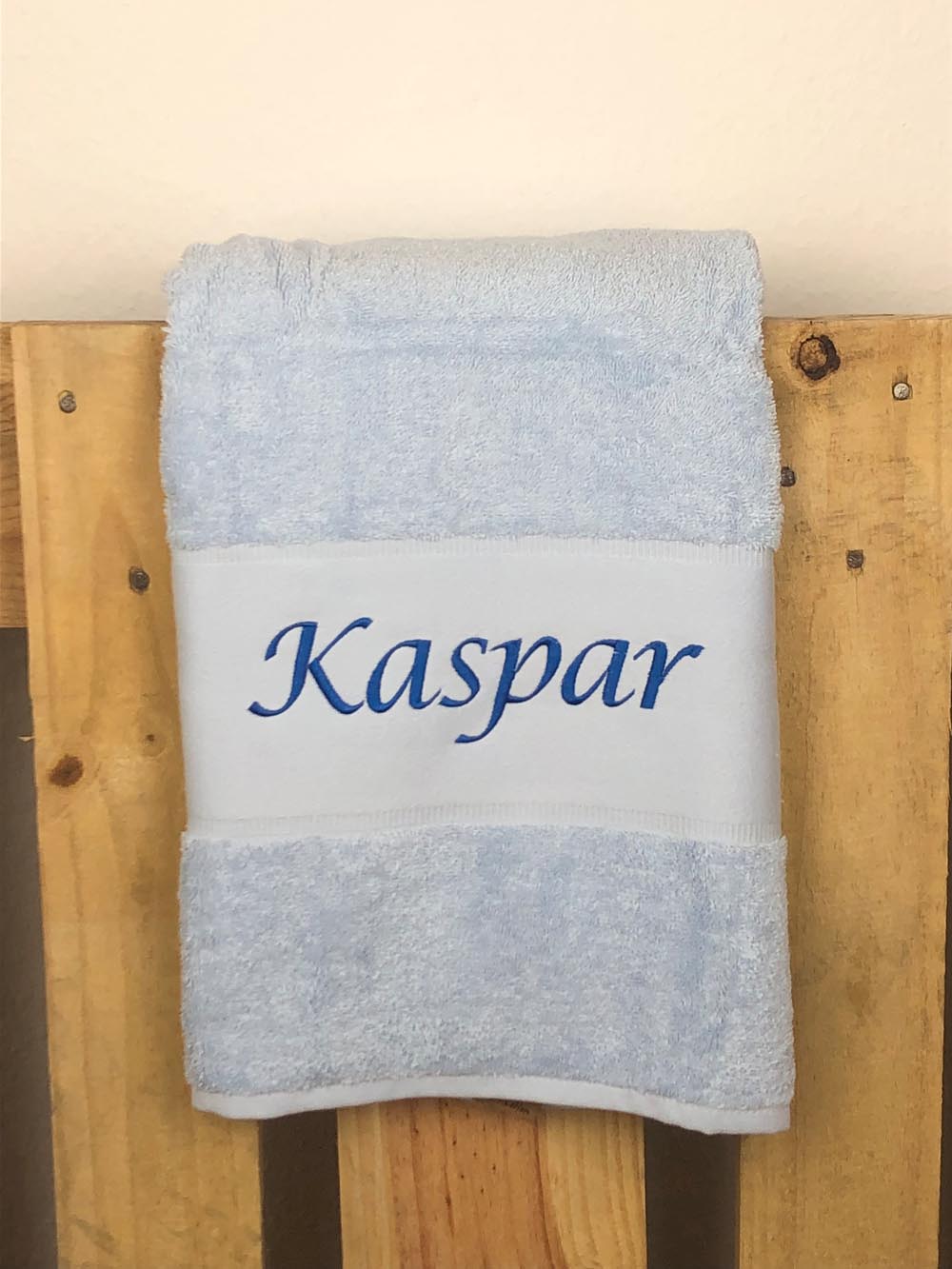 Handtuch Badetuch Badehandtuch aus 100% Baumwolle mit Namen personalisiert Bestickt Hellblau