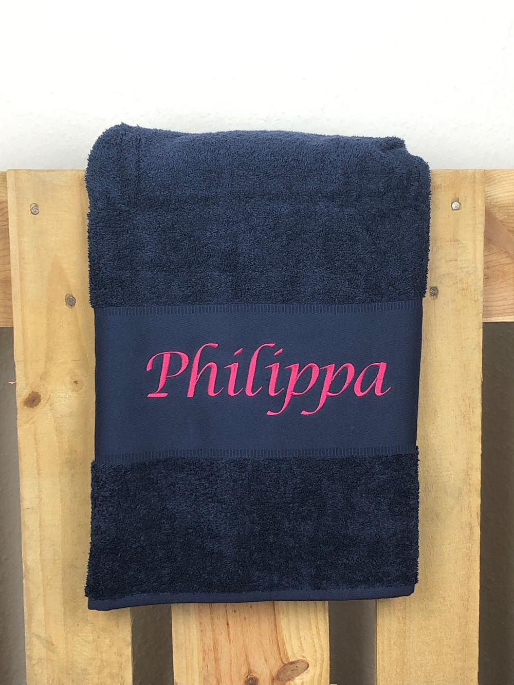 Handtuch Badetuch Badehandtuch aus 100% Baumwolle mit Namen personalisiert Bestickt Dunkelblau