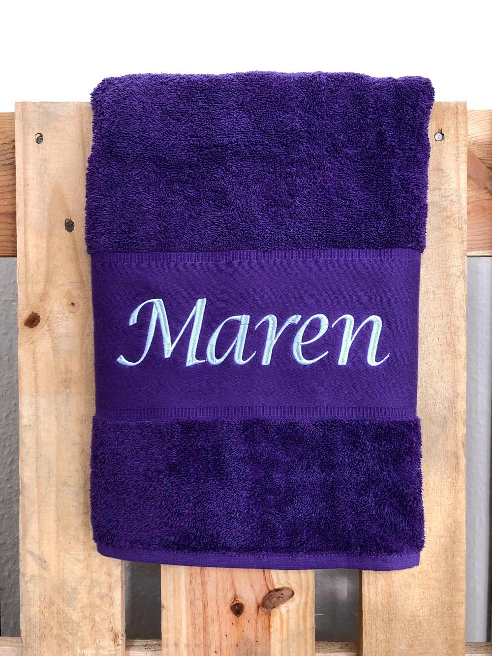 Handtuch Badetuch Badehandtuch aus 100% Baumwolle mit Namen personalisiert Bestickt Lila