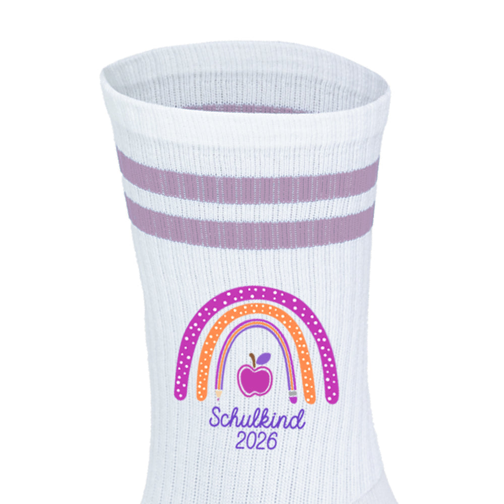 Kindersocken lila zur Einschulung, Tennissocken mit Aufdruck Schulkind 2026, Motiv Regenbogen