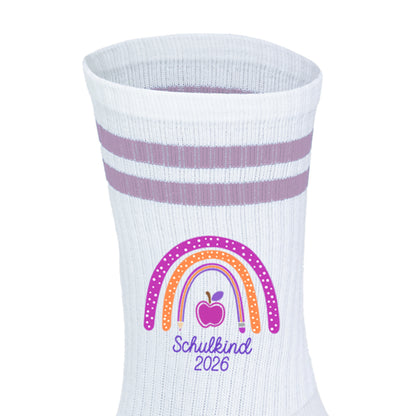 Kindersocken lila zur Einschulung, Tennissocken mit Aufdruck Schulkind 2026, Motiv Regenbogen