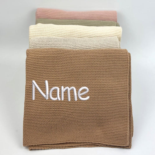 Personalisierte Strickdecke für Babys, mit Wunschname Bestickt, Kuscheldecke 75x100 cm verschiedene Farben
