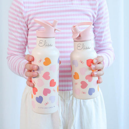 Personalisierte Edelstahl Trinkflasche für Kinder mit Namen graviert ultraleicht Trinkstrohhalm für Kinder ab 4 Jahren Herzen