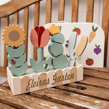 Stapelspielzeug Blumen aus Holz, personalisiert, Kreatives Gartenset mit Sonnenblume, Tulpe & Kaktus, Gartenschere und Holzbox