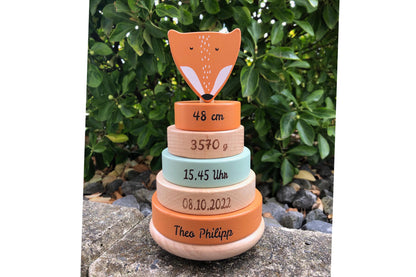 Personalisierter Stapelturm aus Holz von Trixie mit Namen und Geburtsdaten graviert Geburtsgeschenk FUCHS